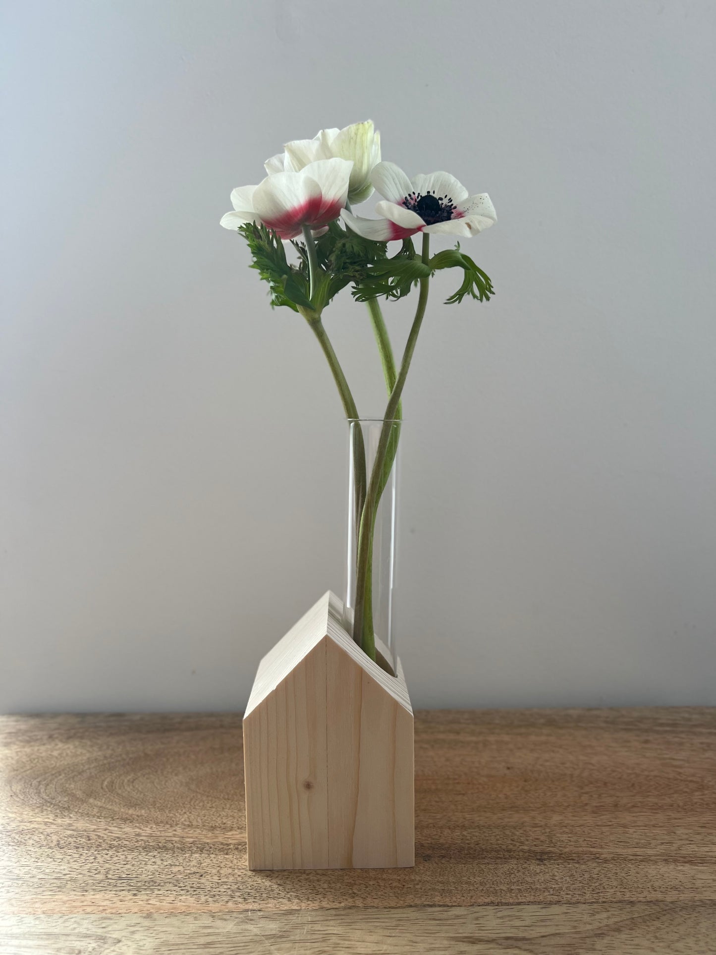 WOODEN HOUSE W/ GLASS VASE