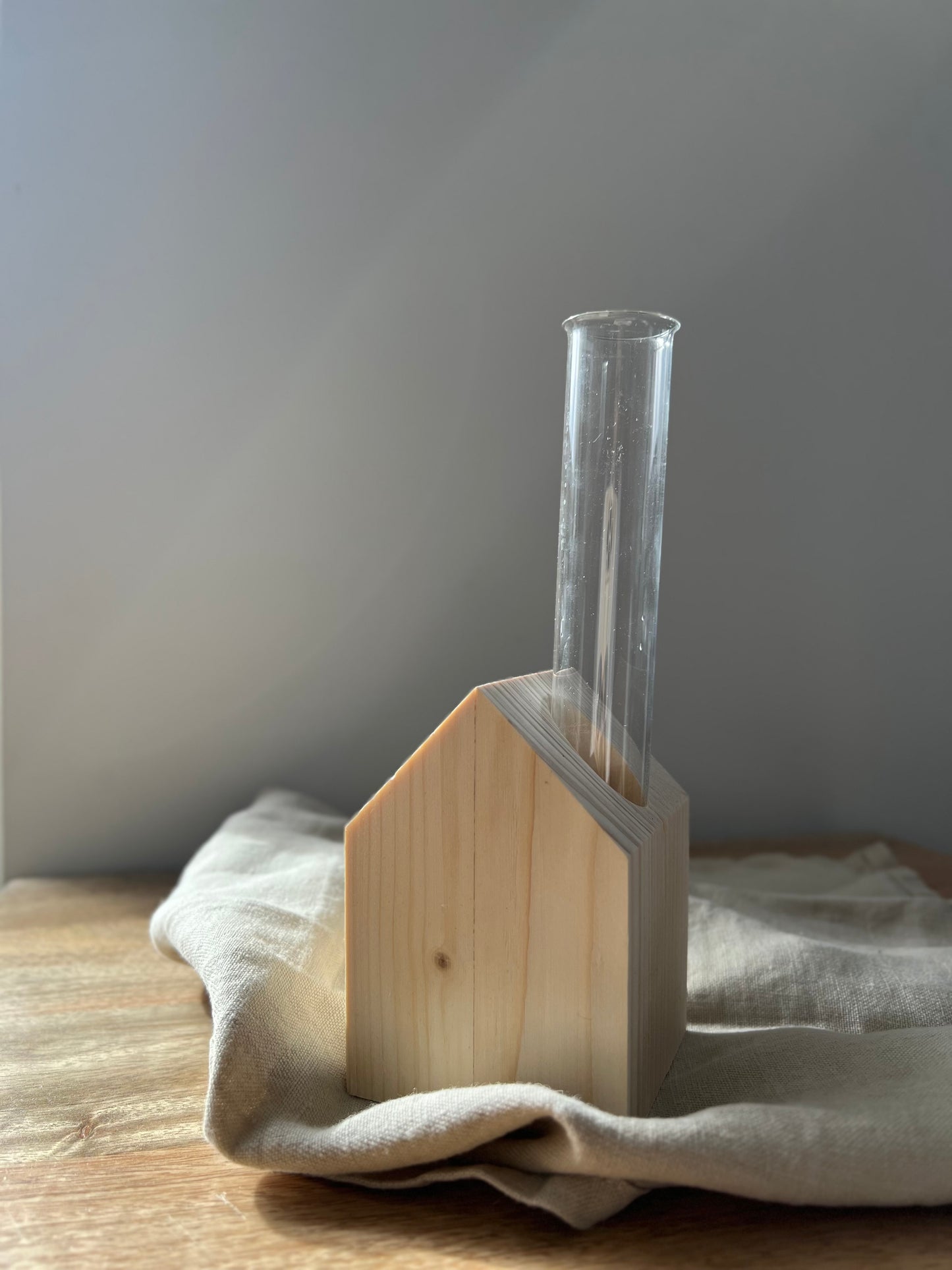 WOODEN HOUSE W/ GLASS VASE
