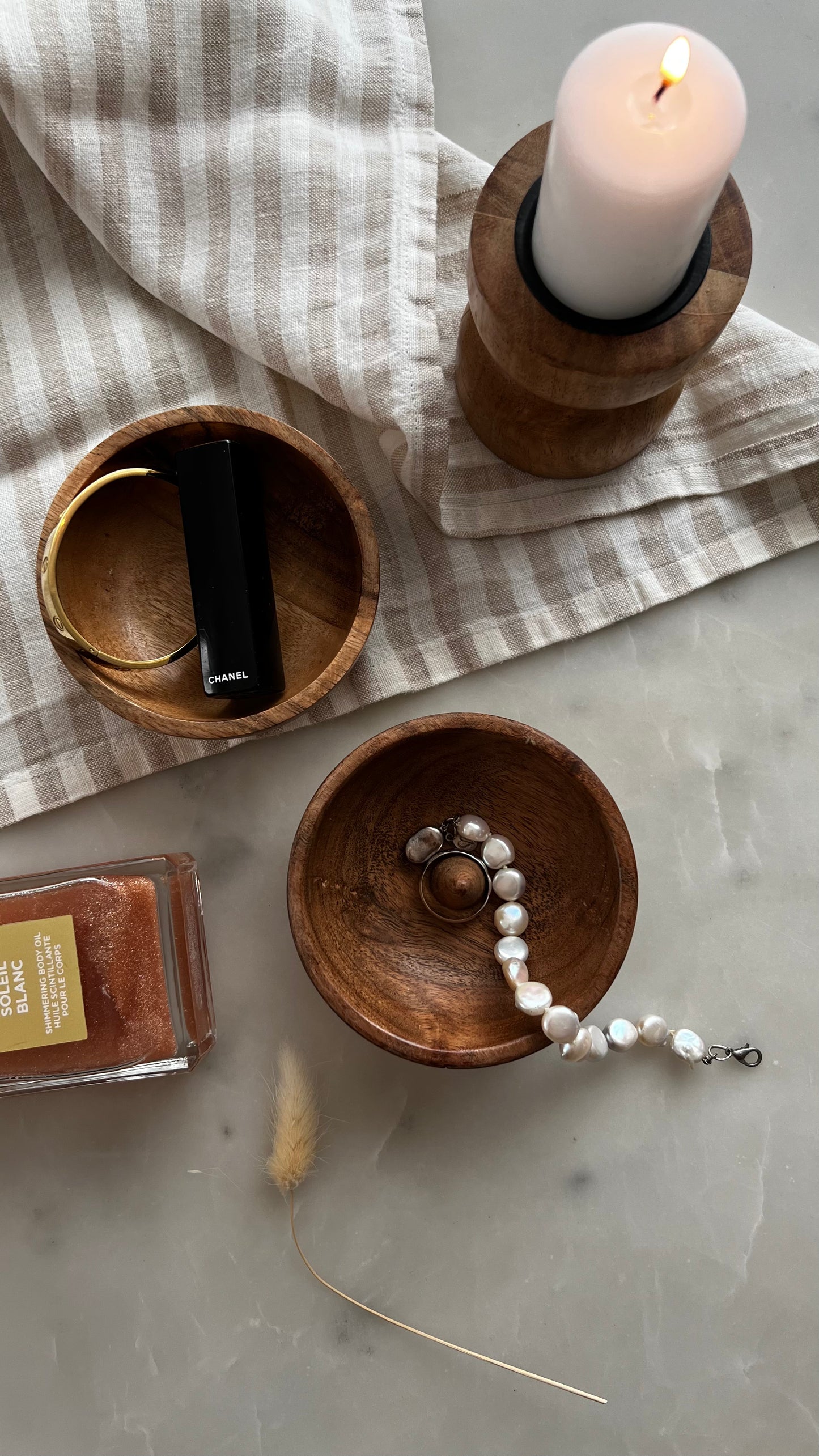 ACACIA WOOD JEWELLERY HOLDER