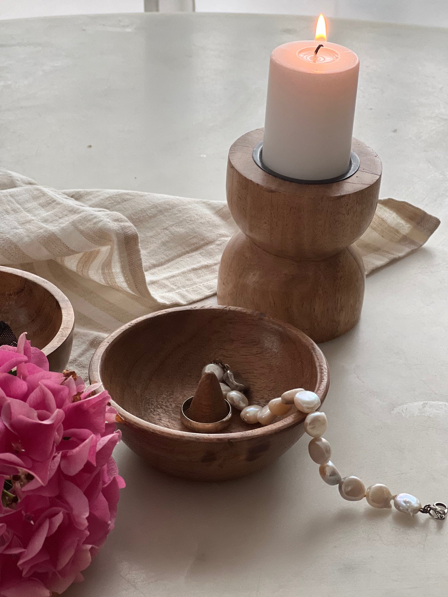 ACACIA WOOD JEWELLERY HOLDER