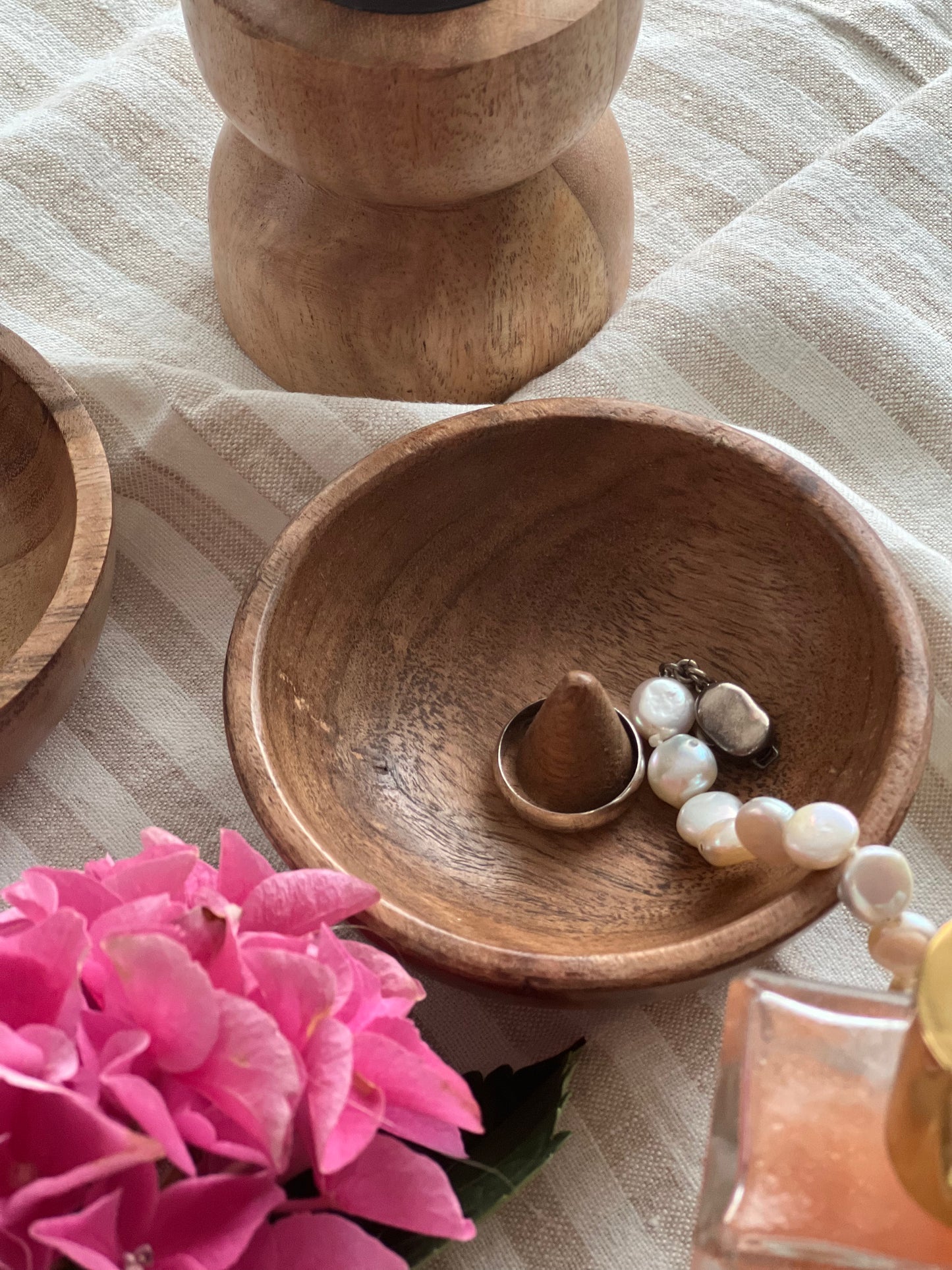 ACACIA WOOD JEWELLERY HOLDER