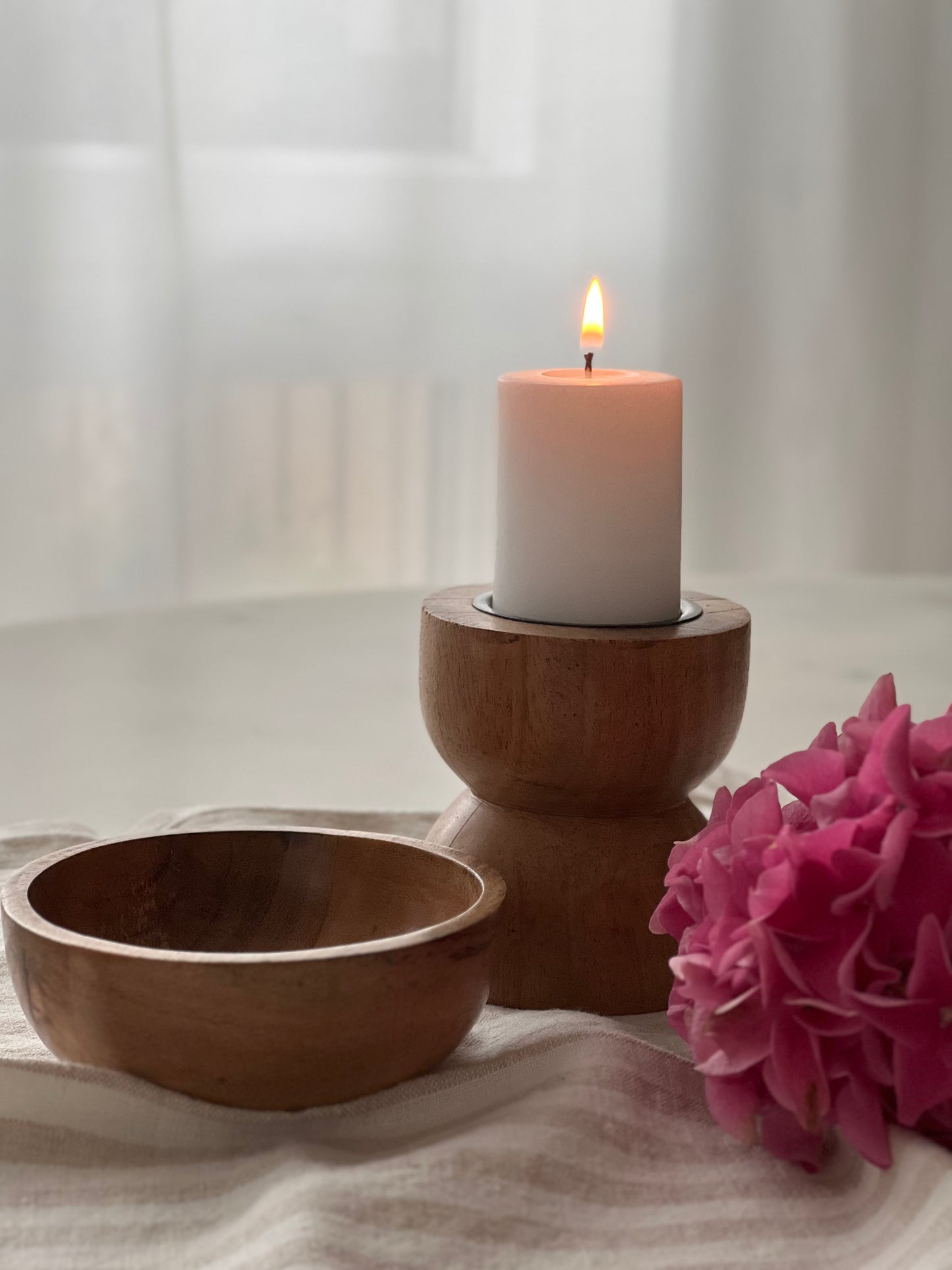 SUSTAINABLE ACACIA WOOD CANDLE HOLDER