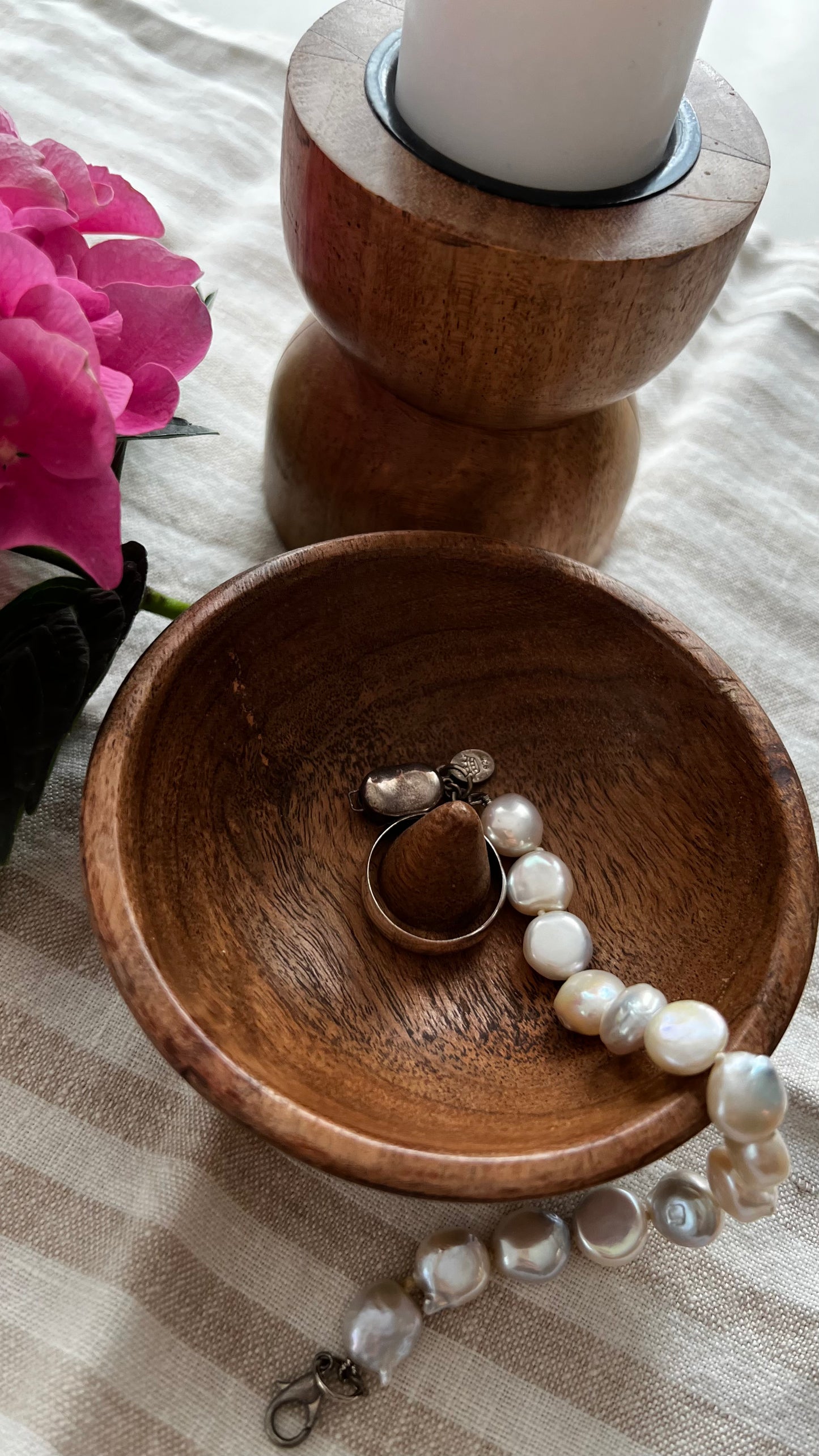 ACACIA WOOD JEWELLERY HOLDER