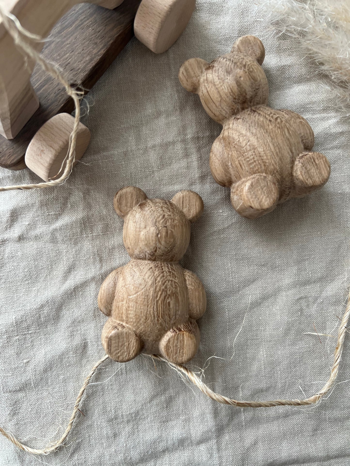 Natural Oak Bear Décor