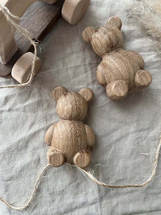 Natural Oak Bear Décor