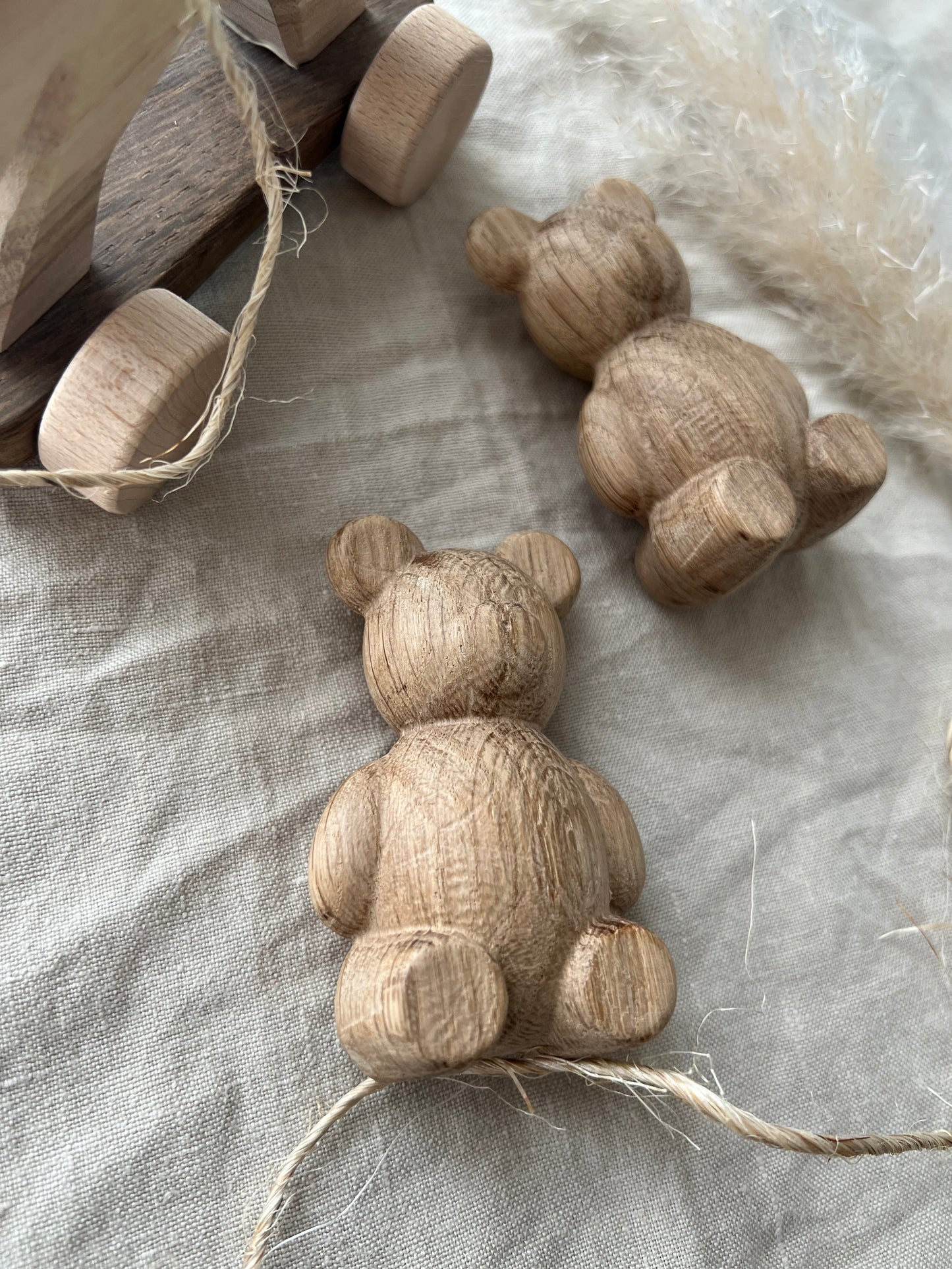 Natural Oak Bear Décor