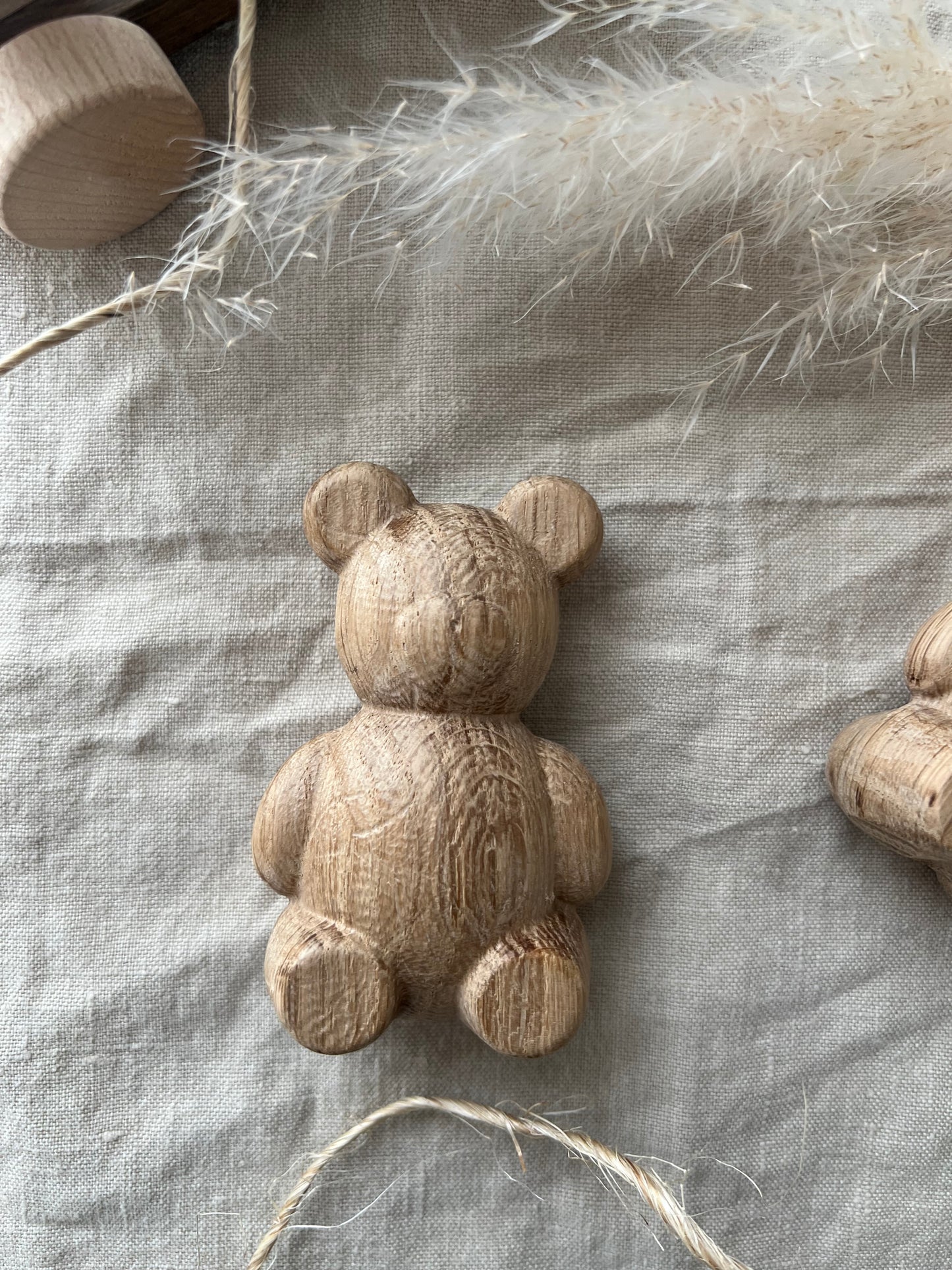 Natural Oak Bear Décor